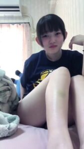 สาวญี่ปุ่นตัวเล็กผิวขาวเงี่ยนจัด นั่งกระแทกหีกับนิ้วตัวเอง น้ำเงี่ยนพุ่งกระฉูด ครางลั่นเสียวหี