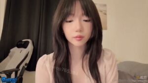 สาวเกาหลีตัวเล็กหุ่นดี Onlyfans โดนแฟนจับเย็ดสดซอยหีฟิตแตกในคาหีมิด