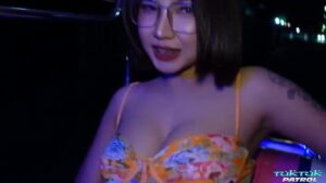 สาวไทยหุ่นดีนมใหญ่แว่นดำ โดนฝรั่งควยยาวเย็ดโรงแรมแบบไม่ยั้ง ฉีกหีแตกในคาห้อง