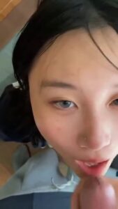 คลิปหลุดคู่รักไทย เย็ดสดในห้องนอน ควยยักษ์กระแทกหีเนียนคาหีแตกคาปาก