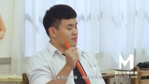เย็ดสดนักเรียนสาวหีฟิต ซอยหีแรงแตกในคาห้องเรียน