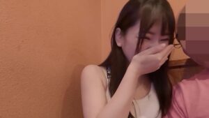 สาวญี่ปุ่นน่ารักโดนจับเย็ดคาเฟ่ เอาเซ็กส์ทอยยัดหีแล้วดูดควย